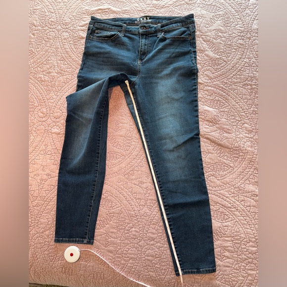 DKNY Women's Blue Skinny Jeans -Ludlow - Picture 2 of 10